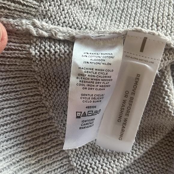 LOFT V Neck Sweater Long Sleeves Lightweight Light Gray Color Size M - Picture 9 of 10